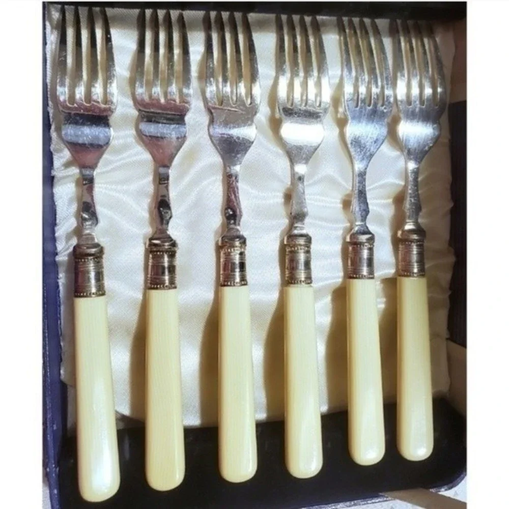 VTG Fish Cutlery English Style Design 6 Sets Forks Knifes faux bone Silver pl